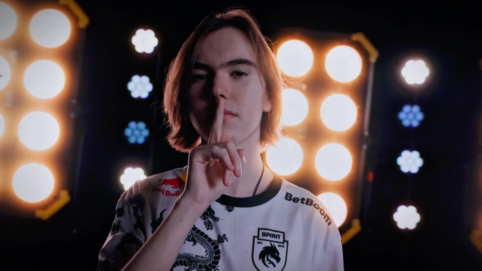 CSGO G2选手m0NESY比赛中卡bug又被喷